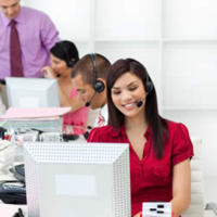 Callcenter-Tätigkeiten sind emotionale Schwerstarbeit. Sie zu leisten und als Hotline-Mitarbeiter allem konstruktiv „mit einem Lächeln“ zu begegnen, will erlernt sein.