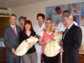 Einrichtungshaus Pilipp schenkt Klinikum am Bruderwald 1.000 Babyschlafsäcke